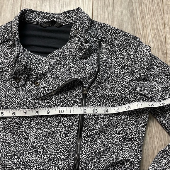 Lululemon Bust A Move Jacket! - Picture 11 of 16